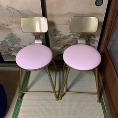 ピンク椅子2個