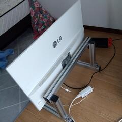 31.5インチ WQHD モニター LG 32QK500-wの画像