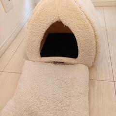 ドーム型ペットベッド 白  猫 小型犬 の画像