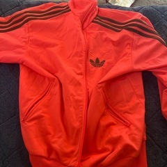 adidas 蛍光パーカー