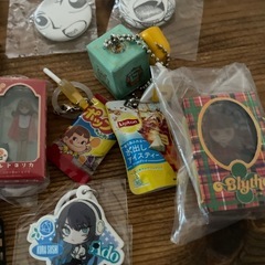 ワンピース缶&色々キーホルダー^_の画像