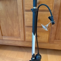 美品 空気入れ エアーポンプ　自転車のタイヤ、ボール、浮き輪などに