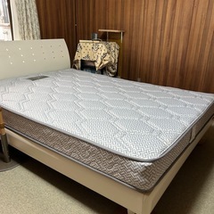 ベッド　ダブルサイズ