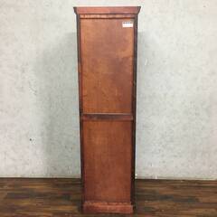 🔷🔶🔷ww1/26 キュリオケース ガラスキャビネット W46×D40.5×H171cm 飾り棚 引出し付き ショーケース レトロ インテリア 北海道民芸？〇🔷🔶🔷の画像