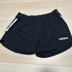 adidas ショートパンツ