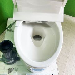 【清潔クリーニング済】LIXIL DT-CL114AHU BM8 タンクレスタイプ　 一体型便器 　リモコン+配管 セット■A-986の画像