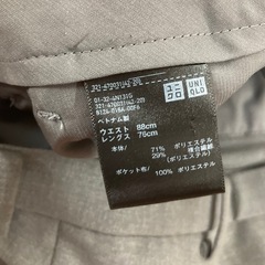 ユニクロ感動パンツグレーの画像