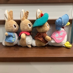 ピーターラビットのぬいぐるみセットの画像