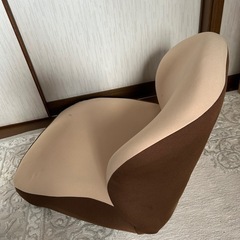座椅子。20%OFFにしましたので端数の2円が出ています。
全部で4個あります。の画像