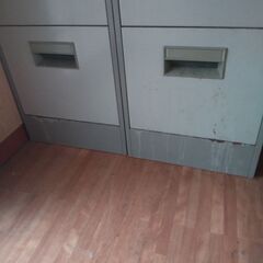 スチール書類棚 コクヨ ４段 ２本の画像