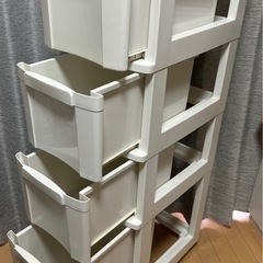 収納ケース4段　コロコロ付き　洗浄済みの画像