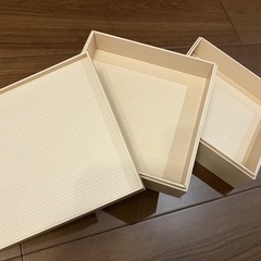 紙製の重箱の画像