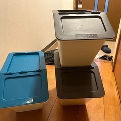 積み重ねできる収納ボックスの画像