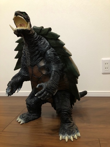 ⚠️
お譲り先決まりました⚠️愛蔵版ガメラ1999超ビッグスケールソフビ製フィギュア(難あり )