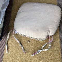 無料　花柄クッションの画像