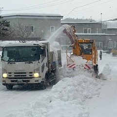 高所作業車　除排雪 - 助け合い