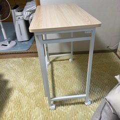 折りたたみ机の画像