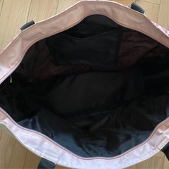 【無料になるかも🙊激安・おしゃれ】ビッグサイズの旅行用バッグ　サンリオ　ハローキティ　ピンクのヒョウ柄の画像