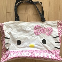 【無料になるかも🙊激安・おしゃれ】ビッグサイズの旅行用バッグ　サンリオ　ハローキティ　ピンクのヒョウ柄の画像
