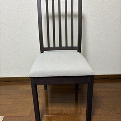 伸長式ダイニングテーブルEKEDALEN
の画像