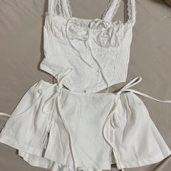 5着のドレスの組み合わせの画像