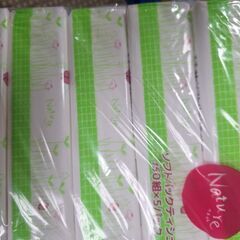 新品扇風機、組立式、簡単、レンチンご飯５個入り、らーめん、ティッシュ、ビオレボディーソープ、全部新品です、初めての、投稿の人限定、子供さんOKの画像
