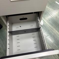 引取り者決定　3段スチール　引き出し　キャピネットの画像