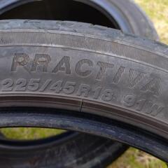 225/45R18 タイヤの画像