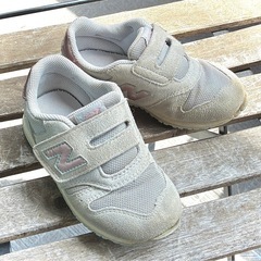 キッズシューズ2足セット①ニューバランススニーカー16cm、ホー...