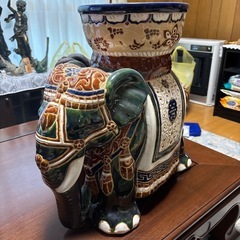 象の鉢入れ差し上げます
