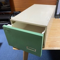スチール製衣装ケース