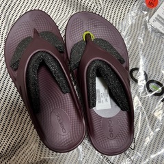 oofosウーフォス　新品　２４　ボルドーの画像