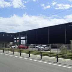 【品質管理スタッフ】★未経験歓迎★月収28万円以上～｜働き方改革で毎年2日ずつ休日が増加中！の画像