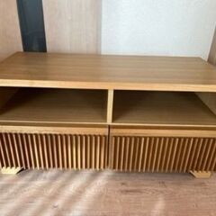 ナチュラル色で木目のテレビ台