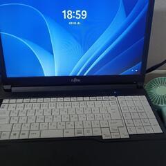 富士通　高年式高性能10世代i5　　4コア8スレッド　メモリ8G 高速SSD搭載 大画面15.6インチ　　 USB3.0 Wifi対応　カメラ内蔵　Windows11搭載の画像