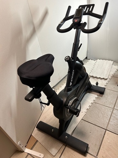 値下げします！ご自宅まで運びます！STEADY スピンバイク 静音設計 エアロバイク 室内トレーニング