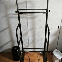 チンニングスタンド(懸垂マシン、ぶら下がり健康器)