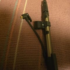 こちらパナレーサーの空気入れです。