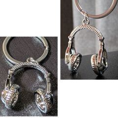 ヘッドホンキーホルダー（新品）シルバーの画像