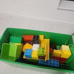 積み木とレゴ おもちゃの画像