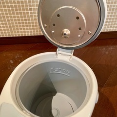 タイガー マイコン電動ポット（2.2L）ホワイト PDR-G221/Wの画像