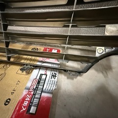 E52前期アーバンクロムフロントグリル中古
の画像