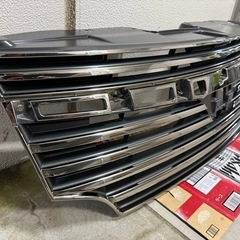 E52前期アーバンクロムフロントグリル中古
の画像