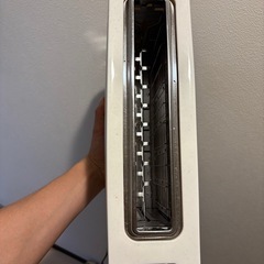 ツインバード ポップアップトースター 2枚焼き 薄型11cm 焼き色無段階調節 4枚切りまで対応 コンパクト ベーグル 山型パン 冷凍パンモード搭載 ホワイト TS-D404Wの画像