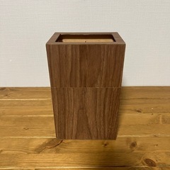 木製ゴミ箱の画像