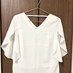 夏服レディース　白　トップス