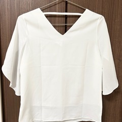 値下げ！夏服レディース　白　トップスの画像