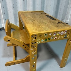 子供用の机と椅子セット
