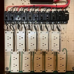 仮設 分電盤 漏電遮断器 安全ブレーカー 接地コンセント11回路 電線IV使用 動力 電灯 未来工業BOX セット 接地ダブルコンセントの画像