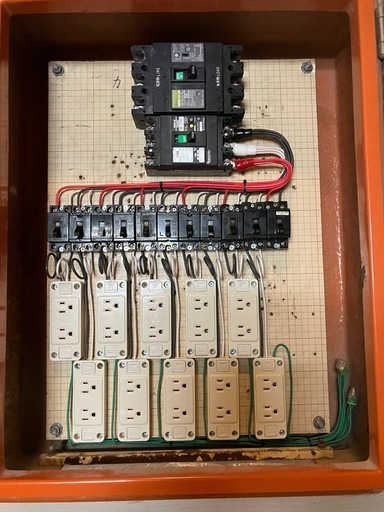 仮設 分電盤 漏電遮断器 安全ブレーカー 接地コンセント11回路 電線IV使用 動力 電灯 未来工業BOX セット 接地ダブルコンセント
